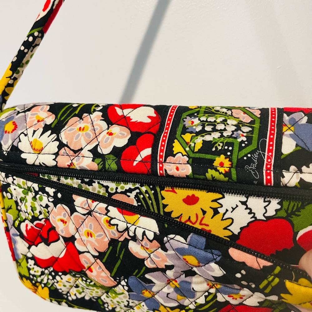 VERA BRADLEY HANDBAG - Picture 3 of 7